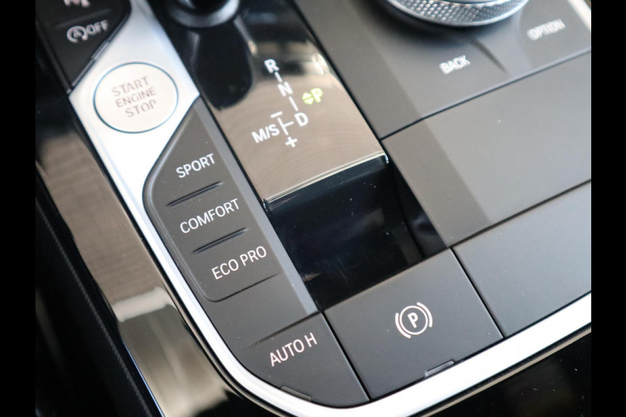 BMW 1-serie 118i Executive M Sport Pakket Automaat / Live Cockpit Professional / 17 Inch / LED / Achteruitrijcamera / Cruise Control / Shadow Line / Parkeersensoren / Lichtpakket