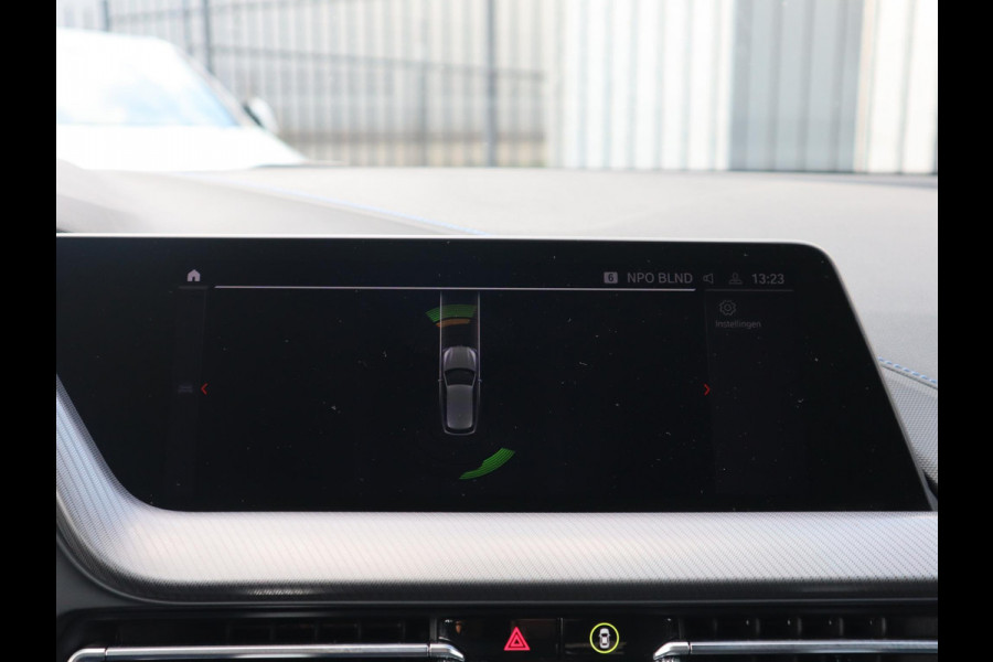 BMW 1-serie 118i Executive M Sport Pakket Automaat / Live Cockpit Professional / 17 Inch / LED / Achteruitrijcamera / Cruise Control / Shadow Line / Parkeersensoren / Lichtpakket