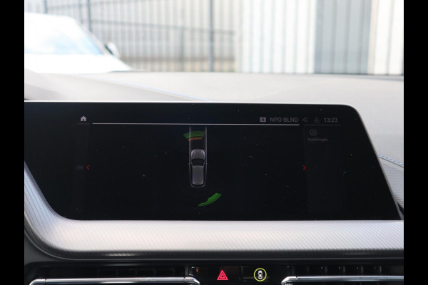 BMW 1-serie 118i Executive M Sport Pakket Automaat / Live Cockpit Professional / 17 Inch / LED / Achteruitrijcamera / Cruise Control / Shadow Line / Parkeersensoren / Lichtpakket