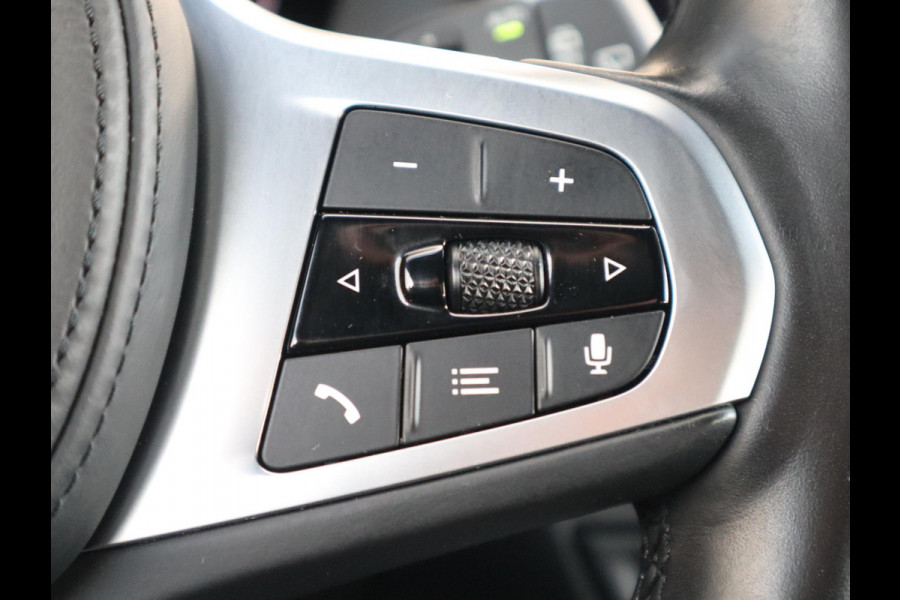 BMW 1-serie 118i Executive M Sport Pakket Automaat / Live Cockpit Professional / 17 Inch / LED / Achteruitrijcamera / Cruise Control / Shadow Line / Parkeersensoren / Lichtpakket