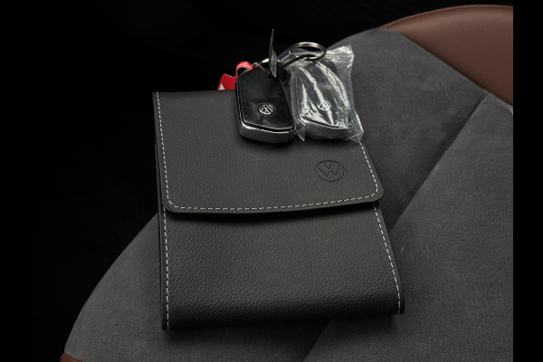 Volkswagen ID.4 First 77 kWh | Trekhaak | Camera | Carplay