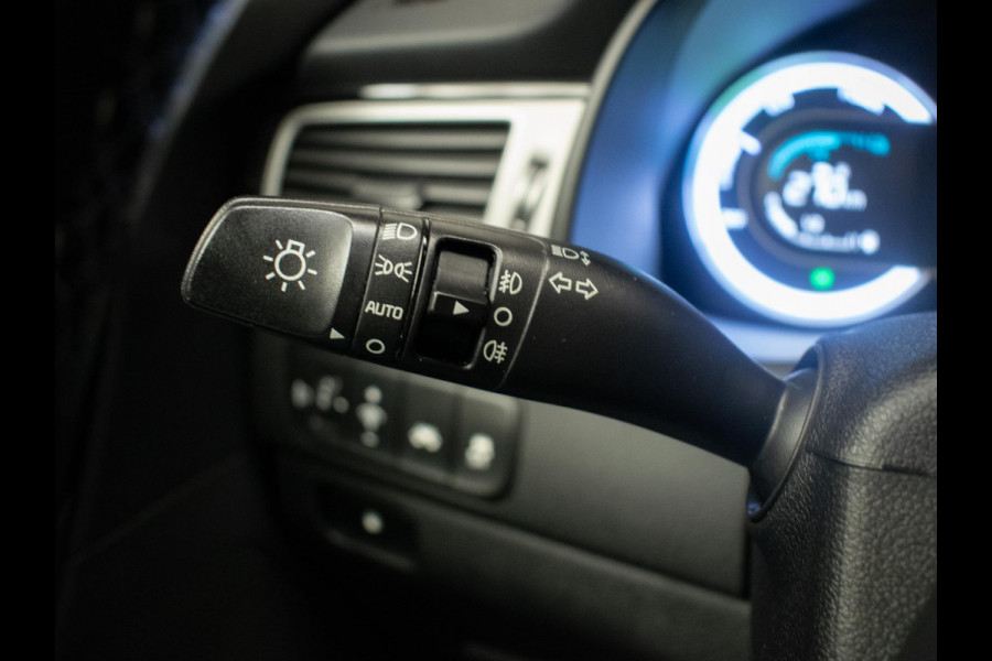 Kia Niro 1.6 GDi Hybrid DynamicLine Sport (APPLE CARPLAY,NAVI,CAMERA,LED,CRUISE,SPORTSTOELEN,LM VELGEN,NETTE STAAT)
