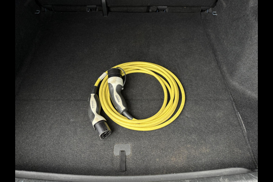 Volkswagen ID.4 First 77 kWh | Trekhaak | Camera | Carplay