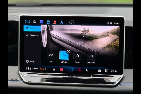 Volkswagen Tiguan 1.5 eTSI R-Line Edition, panoramadak, vele opties, nieuw prijs €64170,-