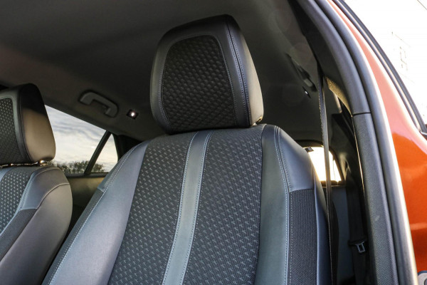 Peugeot 2008 1.2 PureTech Allure - CAMERA - NAVI - CRUISE