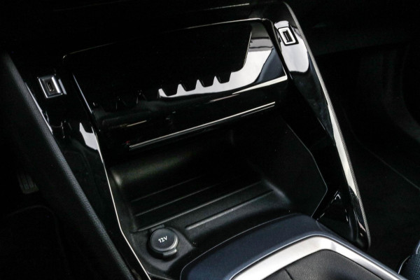 Peugeot 2008 1.2 PureTech Allure - CAMERA - NAVI - CRUISE