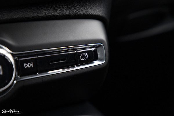 Volvo XC40 1.5 T4 Recharge Inscription | Adaptieve cruise | Zwenkbare trekhaak | Dab+ | Leder |