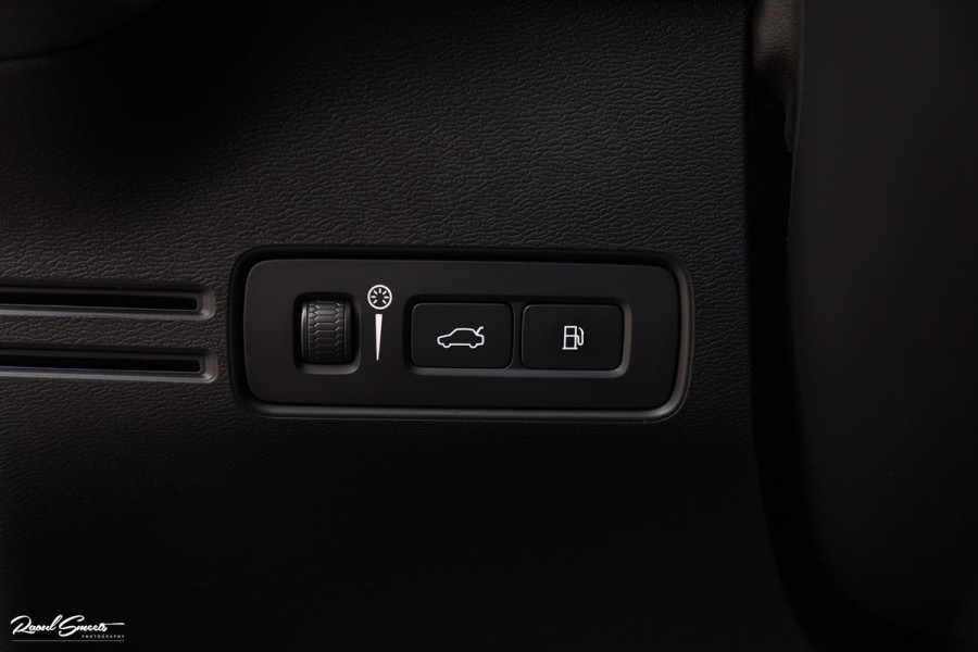 Volvo XC40 1.5 T4 Recharge Inscription | Adaptieve cruise | Zwenkbare trekhaak | Dab+ | Leder |