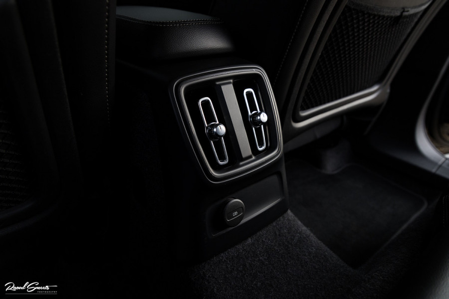 Volvo XC40 1.5 T4 Recharge Inscription | Adaptieve cruise | Zwenkbare trekhaak | Dab+ | Leder |