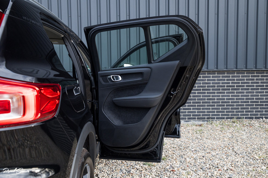 Volvo XC40 1.5 T4 Recharge Inscription | Adaptieve cruise | Zwenkbare trekhaak | Dab+ | Leder |
