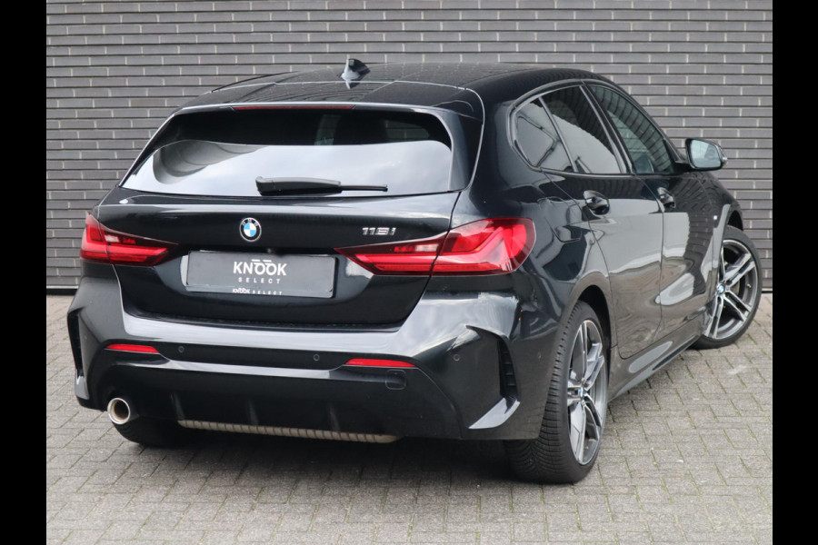 BMW 1-serie 118i Executive M Sport Pakket Automaat / Live Cockpit Professional / 18 Inch / LED / Achteruitrijcamera / Cruise Control / Shadow Line / Extra Getint Glas / Parkeersensoren voor+achter / Lichtpakket