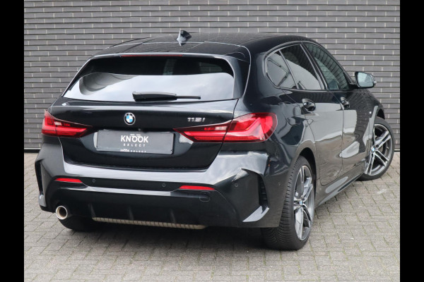 BMW 1-serie 118i Executive M Sport Pakket Automaat / Live Cockpit Professional / 18 Inch / LED / Achteruitrijcamera / Cruise Control / Shadow Line / Extra Getint Glas / Parkeersensoren voor+achter / Lichtpakket