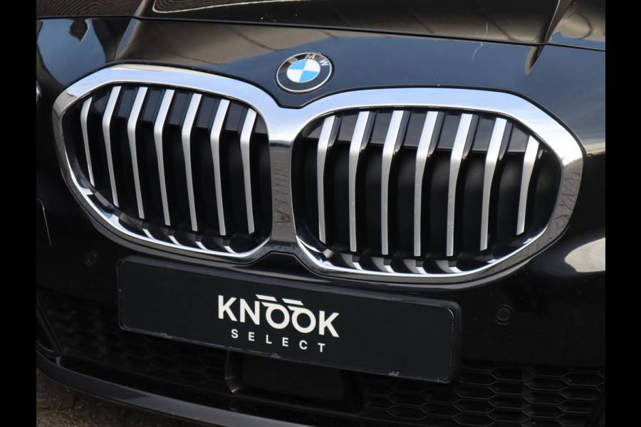 BMW 1-serie 118i Executive M Sport Pakket Automaat / Live Cockpit Professional / 18 Inch / LED / Achteruitrijcamera / Cruise Control / Shadow Line / Extra Getint Glas / Parkeersensoren voor+achter / Lichtpakket