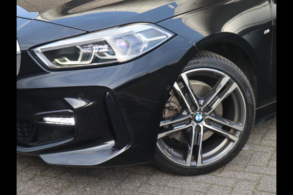 BMW 1-serie 118i Executive M Sport Pakket Automaat / Live Cockpit Professional / 18 Inch / LED / Achteruitrijcamera / Cruise Control / Shadow Line / Extra Getint Glas / Parkeersensoren voor+achter / Lichtpakket