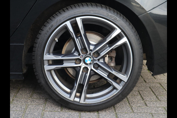 BMW 1-serie 118i Executive M Sport Pakket Automaat / Live Cockpit Professional / 18 Inch / LED / Achteruitrijcamera / Cruise Control / Shadow Line / Extra Getint Glas / Parkeersensoren voor+achter / Lichtpakket