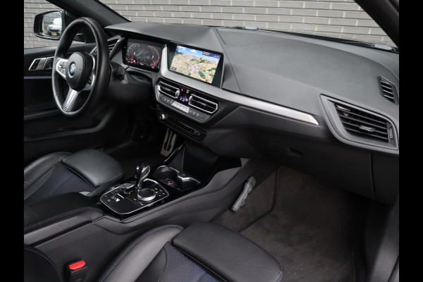 BMW 1-serie 118i Executive M Sport Pakket Automaat / Live Cockpit Professional / 18 Inch / LED / Achteruitrijcamera / Cruise Control / Shadow Line / Extra Getint Glas / Parkeersensoren voor+achter / Lichtpakket