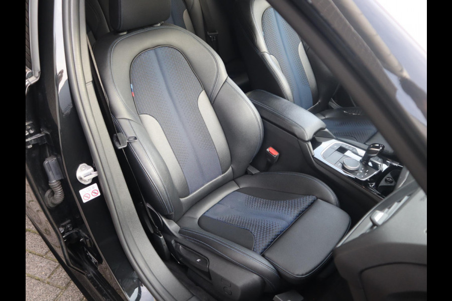 BMW 1-serie 118i Executive M Sport Pakket Automaat / Live Cockpit Professional / 18 Inch / LED / Achteruitrijcamera / Cruise Control / Shadow Line / Extra Getint Glas / Parkeersensoren voor+achter / Lichtpakket