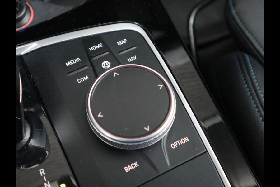 BMW 1-serie 118i Executive M Sport Pakket Automaat / Live Cockpit Professional / 18 Inch / LED / Achteruitrijcamera / Cruise Control / Shadow Line / Extra Getint Glas / Parkeersensoren voor+achter / Lichtpakket