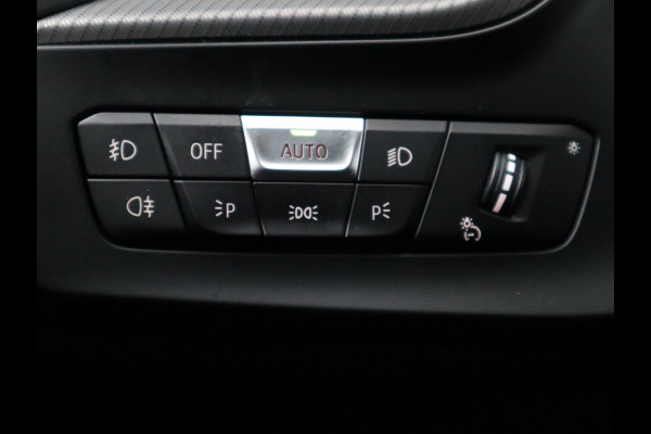 BMW 1-serie 118i Executive M Sport Pakket Automaat / Live Cockpit Professional / 18 Inch / LED / Achteruitrijcamera / Cruise Control / Shadow Line / Extra Getint Glas / Parkeersensoren voor+achter / Lichtpakket