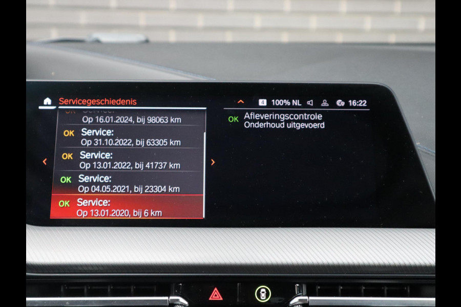 BMW 1-serie 118i Executive M Sport Pakket Automaat / Live Cockpit Professional / 18 Inch / LED / Achteruitrijcamera / Cruise Control / Shadow Line / Extra Getint Glas / Parkeersensoren voor+achter / Lichtpakket