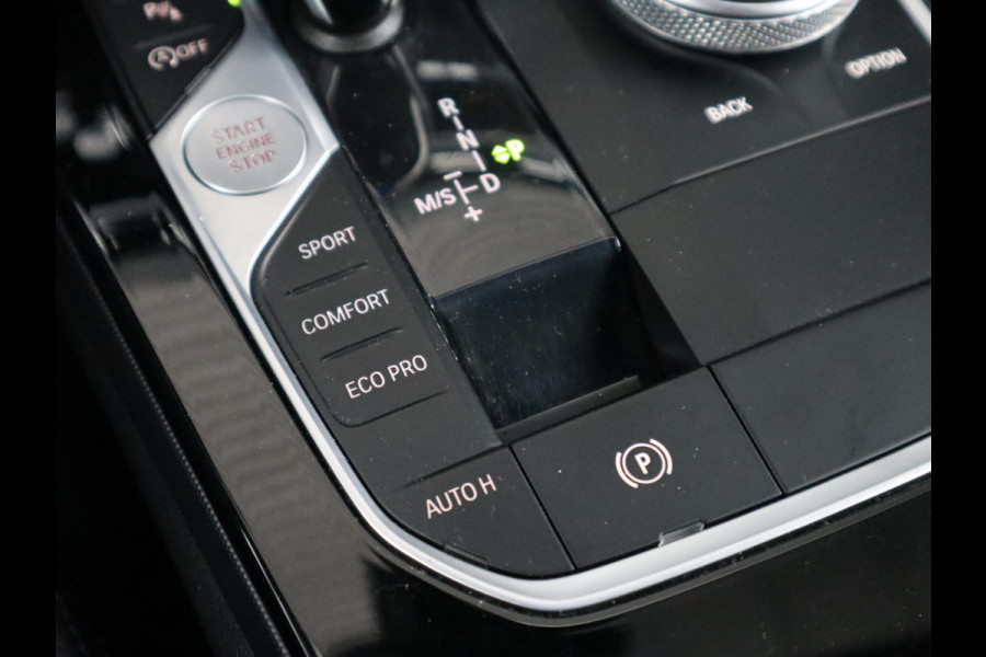 BMW 1-serie 118i Executive M Sport Pakket Automaat / Live Cockpit Professional / 18 Inch / LED / Achteruitrijcamera / Cruise Control / Shadow Line / Extra Getint Glas / Parkeersensoren voor+achter / Lichtpakket