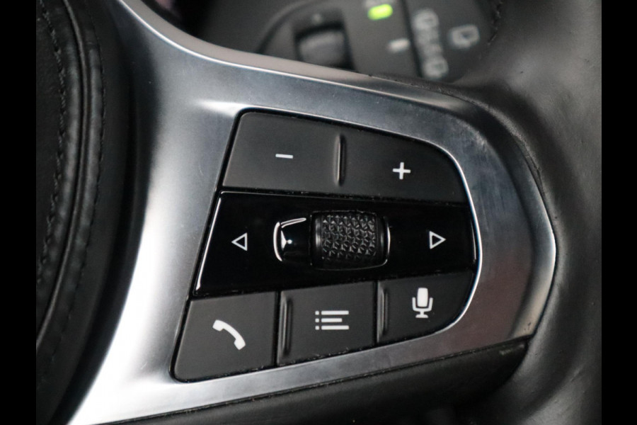 BMW 1-serie 118i Executive M Sport Pakket Automaat / Live Cockpit Professional / 18 Inch / LED / Achteruitrijcamera / Cruise Control / Shadow Line / Extra Getint Glas / Parkeersensoren voor+achter / Lichtpakket