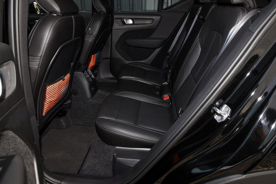 Volvo XC40 1.5 T4 Recharge Inscription | Panorama dak | Harman Kardon | Zwenkbare trekhaak |