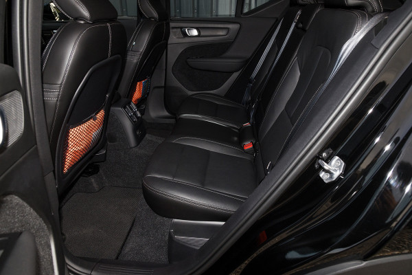 Volvo XC40 1.5 T4 Recharge Inscription | Panorama dak | Harman Kardon | Zwenkbare trekhaak |