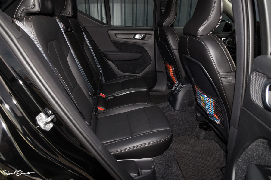 Volvo XC40 1.5 T4 Recharge Inscription | Panorama dak | Harman Kardon | Zwenkbare trekhaak |