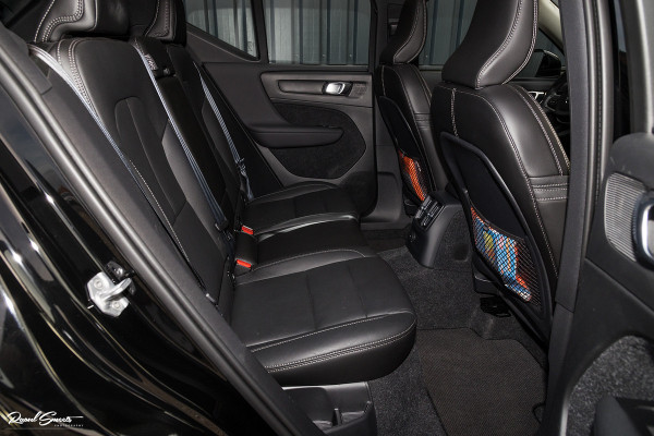 Volvo XC40 1.5 T4 Recharge Inscription | Panorama dak | Harman Kardon | Zwenkbare trekhaak |