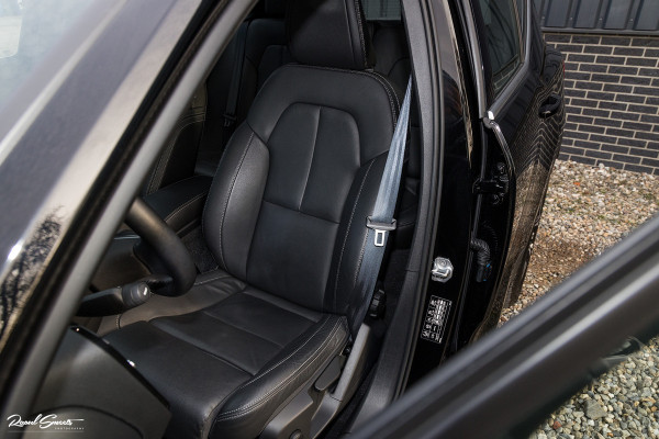 Volvo XC40 1.5 T4 Recharge Inscription | Panorama dak | Harman Kardon | Zwenkbare trekhaak |