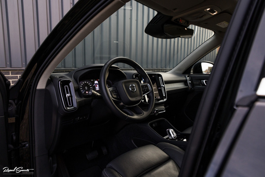 Volvo XC40 1.5 T4 Recharge Inscription | Panorama dak | Harman Kardon | Zwenkbare trekhaak |
