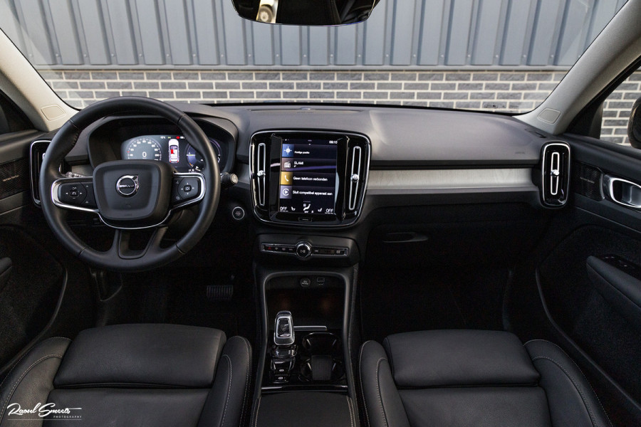 Volvo XC40 1.5 T4 Recharge Inscription | Panorama dak | Harman Kardon | Zwenkbare trekhaak |