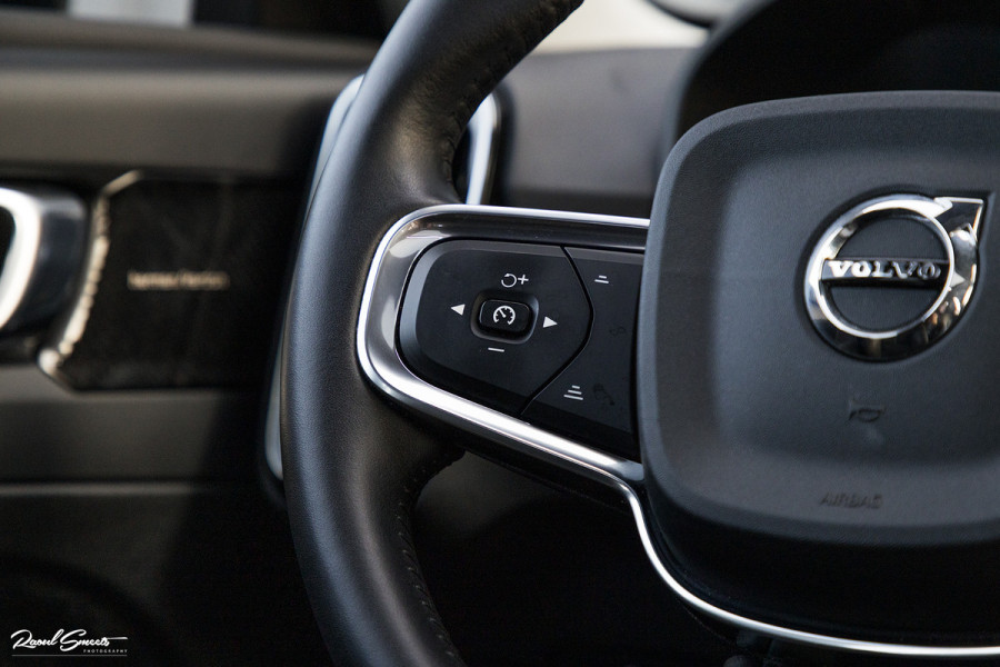 Volvo XC40 1.5 T4 Recharge Inscription | Panorama dak | Harman Kardon | Zwenkbare trekhaak |