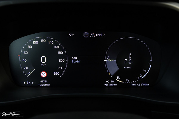 Volvo XC40 1.5 T4 Recharge Inscription | Panorama dak | Harman Kardon | Zwenkbare trekhaak |