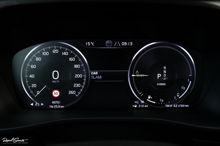 Volvo XC40 1.5 T4 Recharge Inscription | Panorama dak | Harman Kardon | Zwenkbare trekhaak |