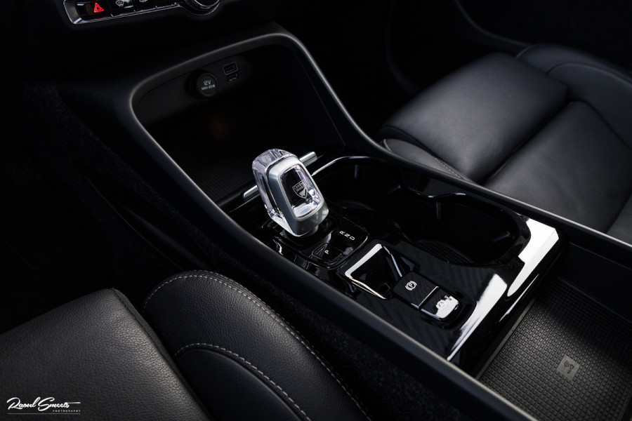 Volvo XC40 1.5 T4 Recharge Inscription | Panorama dak | Harman Kardon | Zwenkbare trekhaak |