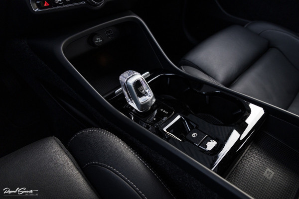 Volvo XC40 1.5 T4 Recharge Inscription | Panorama dak | Harman Kardon | Zwenkbare trekhaak |