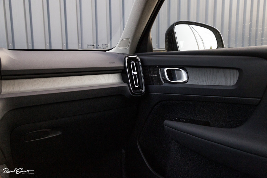 Volvo XC40 1.5 T4 Recharge Inscription | Panorama dak | Harman Kardon | Zwenkbare trekhaak |