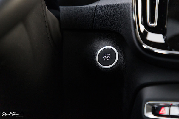 Volvo XC40 1.5 T4 Recharge Inscription | Panorama dak | Harman Kardon | Zwenkbare trekhaak |