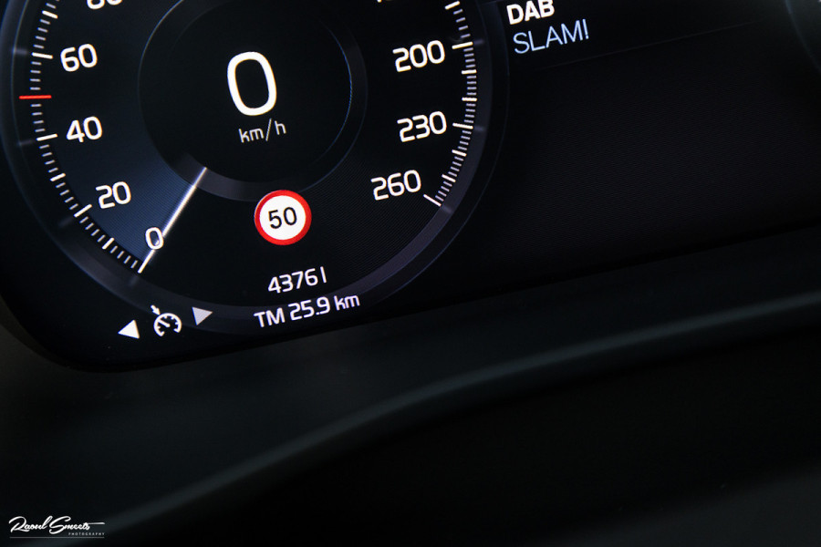 Volvo XC40 1.5 T4 Recharge Inscription | Panorama dak | Harman Kardon | Zwenkbare trekhaak |