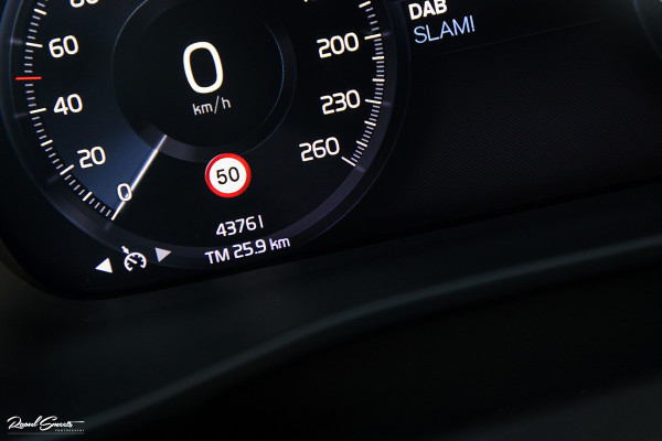 Volvo XC40 1.5 T4 Recharge Inscription | Panorama dak | Harman Kardon | Zwenkbare trekhaak |