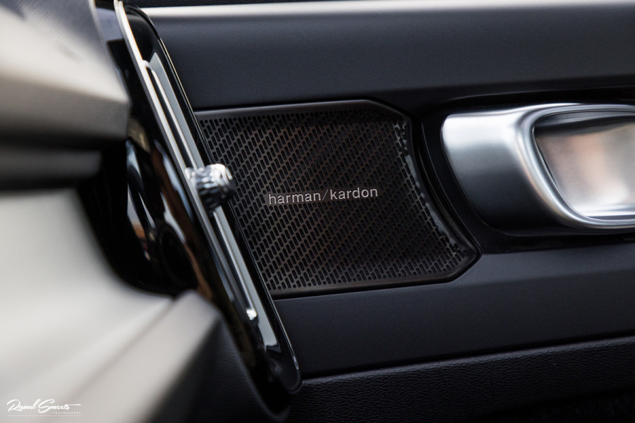 Volvo XC40 1.5 T4 Recharge Inscription | Panorama dak | Harman Kardon | Zwenkbare trekhaak |