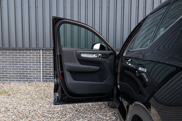 Volvo XC40 1.5 T4 Recharge Inscription | Panorama dak | Harman Kardon | Zwenkbare trekhaak |
