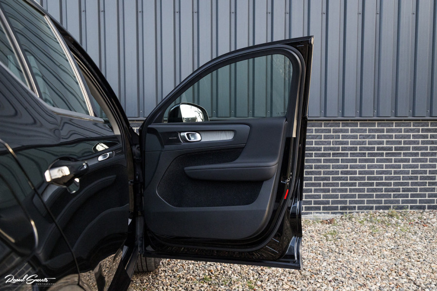 Volvo XC40 1.5 T4 Recharge Inscription | Panorama dak | Harman Kardon | Zwenkbare trekhaak |