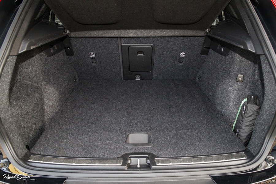 Volvo XC40 1.5 T4 Recharge Inscription | Panorama dak | Harman Kardon | Zwenkbare trekhaak |