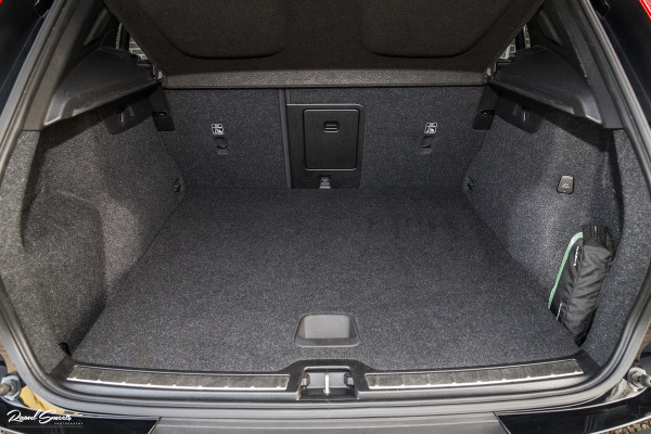 Volvo XC40 1.5 T4 Recharge Inscription | Panorama dak | Harman Kardon | Zwenkbare trekhaak |