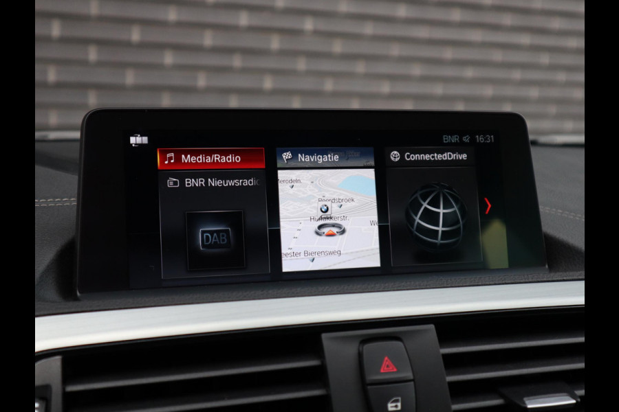 BMW 1-serie 118i High Executive M Sport Pakket Automaat 5 deurs / Navigatie Professional / Leder / 18 Inch / Shadow Line / Stoelverwarming / LED / Parkeersensoren voor+achter / Cruise Control / DAB / Lichtpakket