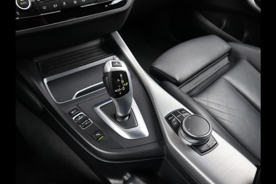 BMW 1-serie 118i High Executive M Sport Pakket Automaat 5 deurs / Navigatie Professional / Leder / 18 Inch / Shadow Line / Stoelverwarming / LED / Parkeersensoren voor+achter / Cruise Control / DAB / Lichtpakket