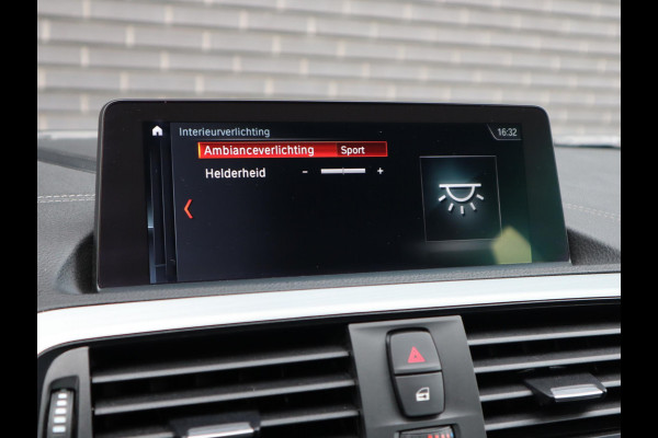 BMW 1-serie 118i High Executive M Sport Pakket Automaat 5 deurs / Navigatie Professional / Leder / 18 Inch / Shadow Line / Stoelverwarming / LED / Parkeersensoren voor+achter / Cruise Control / DAB / Lichtpakket